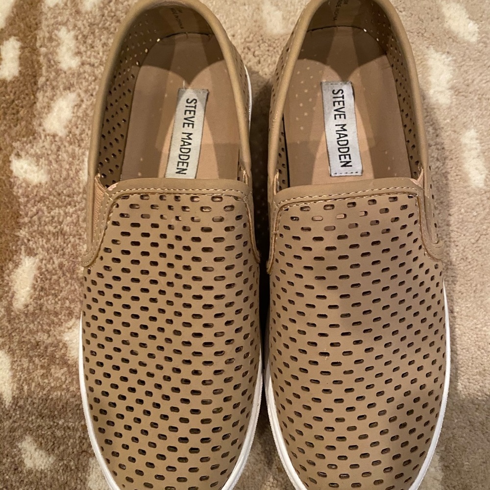 Steve Madden tan slip on sneakers